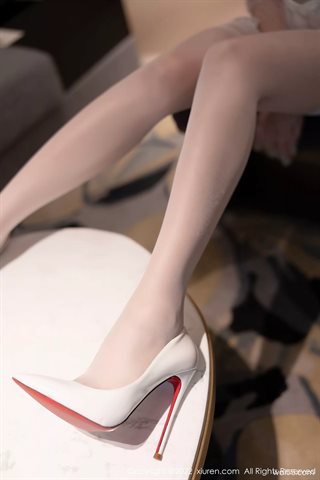 [XiuRen秀人网] No.4840 芝芝Booty Короткое платье с чулками основного цвета и белыми чулками - 0026.jpg