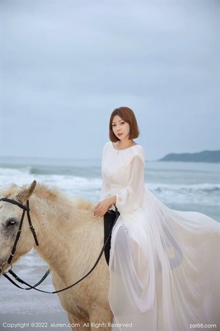 [XiuRen秀人网] No.4853 果儿Victoria Strand Pferd Szene weißes Kleid weiße Unterwäsche - 0003.jpg