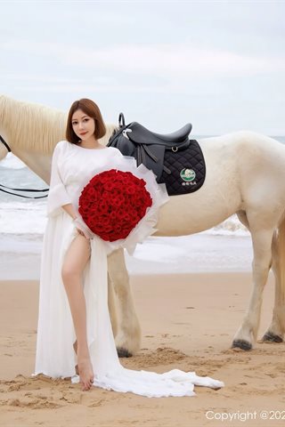 [XiuRen秀人网] No.4853 果儿Victoria ฉากม้าชายหาด เดรสสีขาว ชุดชั้นในสีขาว - 0015.jpg