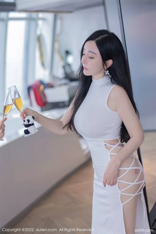 [XiuRen秀人网] No.4855 允薾 Gaun putih dengan stoking warna primer - 0006.jpg