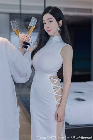 [XiuRen秀人网] No.4855 允薾 Gaun putih dengan stoking warna primer - 0008.jpg