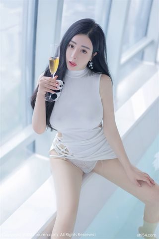 [XiuRen秀人网] No.4855 允薾 Abito bianco con calze di colore primario - 0033.jpg