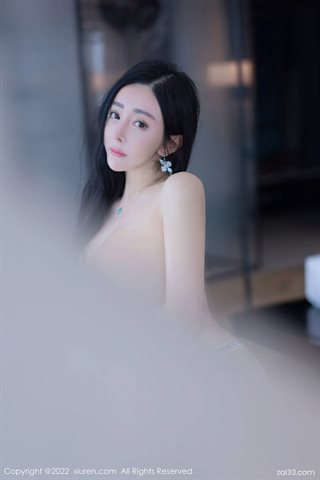 [XiuRen秀人网] No.4855 允薾 Gaun putih dengan stoking warna primer - 0052.jpg