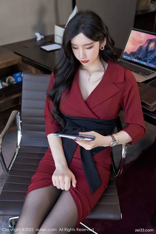 [XiuRen秀人网] No.4877 周于希Sally काले रेशम के साथ लाल कपड़े और काले अंडरवियर - 0016.jpg