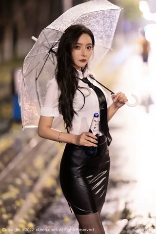 [XiuRen秀人网] No.4879 王馨瑶yanni ホワイトTブラックショートスカート、ブラックシルク - 0002.jpg