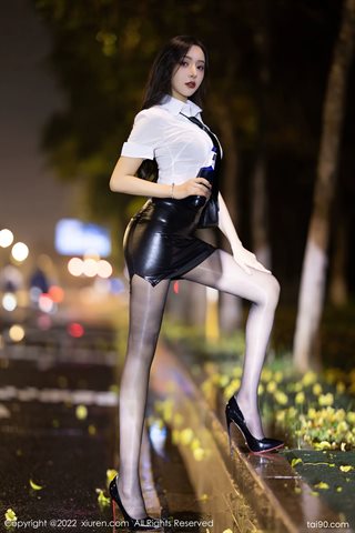 [XiuRen秀人网] No.4879 王馨瑶yanni ホワイトTブラックショートスカート、ブラックシルク - 0013.jpg