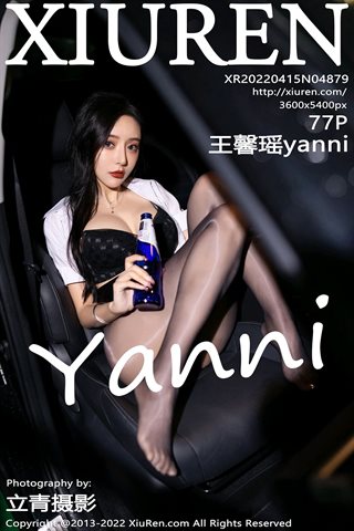 [XiuRen秀人网] No.4879 王馨瑶yanni Короткая черная короткая юбка White T с черным шелком