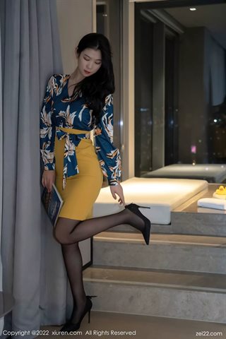 [XiuRen秀人网] No.4880 李雅柔182CM Jupe courte jaune et sous-vêtement noir avec soie noire - 0005.jpg