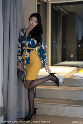 [XiuRen秀人网] No.4880 李雅柔182CM Jupe courte jaune et sous-vêtement noir avec soie noire - 0006.jpg
