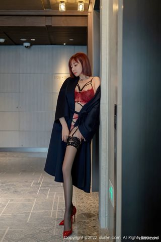 [XiuRen秀人网] No.4886 果儿Victoria Mantel biru tua, pakaian dalam renda merah dengan sutra hitam - 0007.jpg