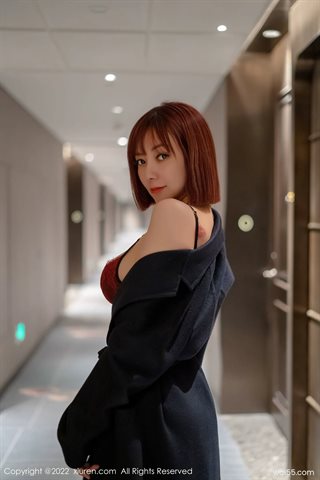 [XiuRen秀人网] No.4886 果儿Victoria Mantel biru tua, pakaian dalam renda merah dengan sutra hitam - 0010.jpg