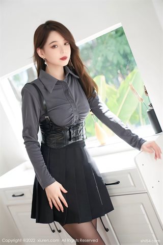 [XiuRen秀人网] No.4889 言沫 Saia suspensório preta e calcinha de cor clara com seda preta - 0004.jpg