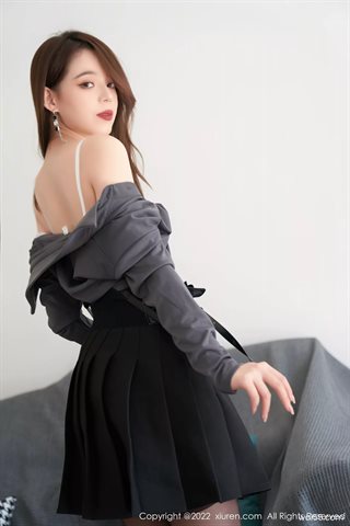 [XiuRen秀人网] No.4889 言沫 Váy đen và đồ lót sáng màu bằng lụa đen - 0032.jpg