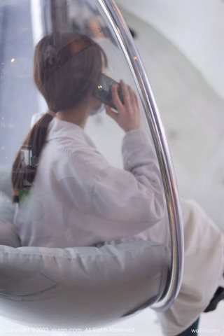 [XiuRen秀人网] No.4891 允薾 Top blanc avec jupe noire - 0004.jpg