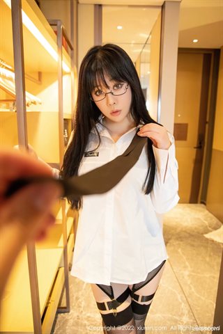 [XiuRen秀人网] No.4894 徐媛媛 Kemeja putih dan pakaian dalam hitam dengan sutra hitam - 0013.jpg