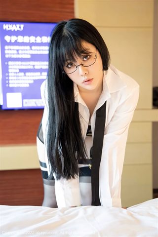 [XiuRen秀人网] No.4894 徐媛媛 Kemeja putih dan pakaian dalam hitam dengan sutra hitam - 0022.jpg