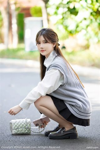 [XiuRen秀人网] No.4896 美桃酱 White T black short skirt with black silk - 0004.jpg