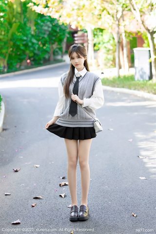 [XiuRen秀人网] No.4896 美桃酱 ホワイトTブラックショートスカート、ブラックシルク - 0011.jpg