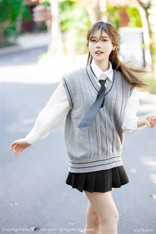 [XiuRen秀人网] No.4896 美桃酱 ホワイトTブラックショートスカート、ブラックシルク - 0016.jpg