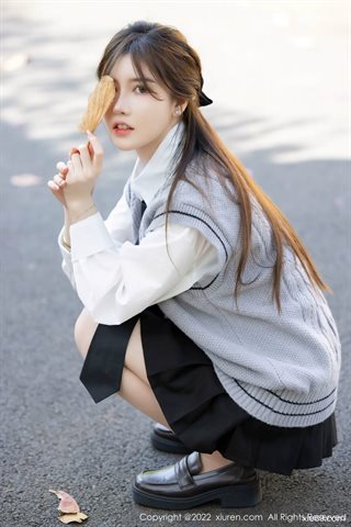 [XiuRen秀人网] No.4896 美桃酱 White T black short skirt with black silk - 0017.jpg