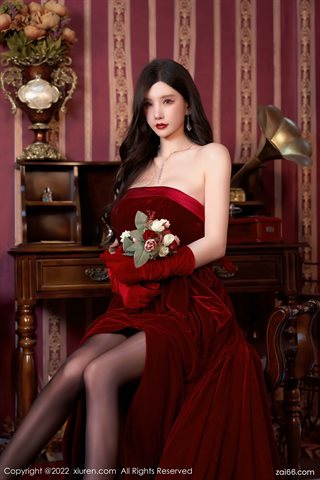 [XiuRen秀人网] No.4909 周于希Sally Vestido rojo oscuro con hombros descubiertos y tacones rojos oscuros de seda negra. - 0021.jpg