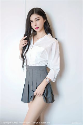 [XiuRen秀人网] No.4918 小蛮妖Yummy Rok T putih dan pakaian dalam renda putih dengan sepatu hak tinggi hitam - 0004.jpg