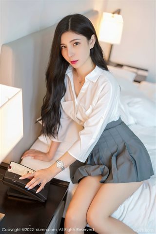 [XiuRen秀人网] No.4918 小蛮妖Yummy White T skirt and white lace underwear with black high heels - 0049.jpg
