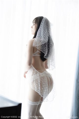 [XiuRen秀人网] No.4919 豆瓣酱 Sous-vêtements en dentelle blanche avec des bas blancs - 0005.jpg
