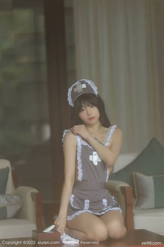 [XiuRen秀人网] No.4924 佘贝拉bella Costume da cameriera grigia - 0022.jpg