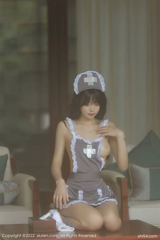 [XiuRen秀人网] No.4924 佘贝拉bella Trang phục cô hầu gái xám - 0023.jpg
