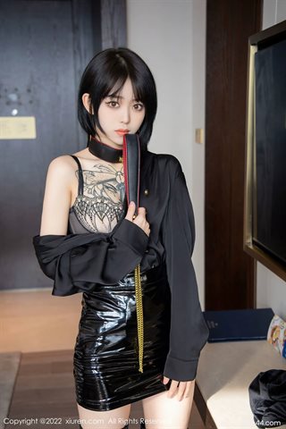 [XiuRen秀人网] No.4927 奶瓶 Rok kulit hitam dan pakaian dalam renda dengan sutra hitam - 0022.jpg
