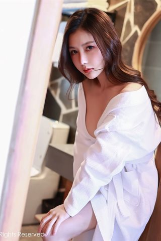 [XiuRen秀人网] No.4932 尹甜甜 váy ngủ trắng váy chấm đỏ - 0048.jpg