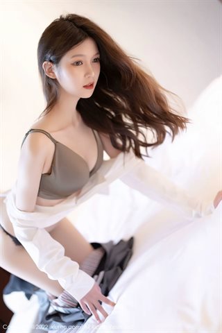 [XiuRen秀人网] No.4933 程程程 Váy xám chữ T màu trắng với tất đen - 0048.jpg
