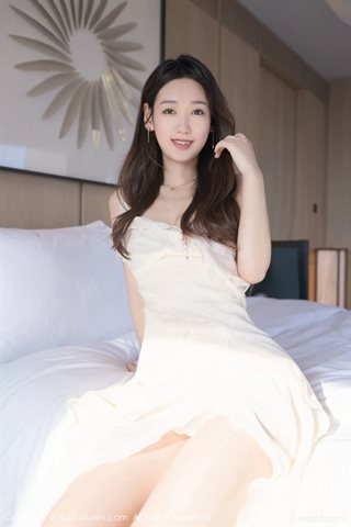 [XiuRen秀人网] No.4985 唐安琪 Beige suspender dress with light grey stockings - 0034.jpg