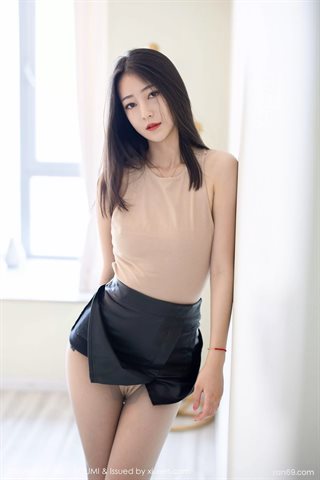 [YOUMI尤蜜荟] Vol.700 熊小诺 Flesh-colored top and leather skirt OL - 0002.jpg