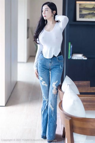 [YOUMI尤蜜荟] Vol.726 允薾 Jeans and white gauze top - 0002.jpg
