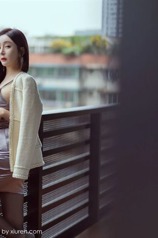 [YOUMI尤蜜荟] Vol.741 允薾 Fotografía de viaje de Chengdu, falda de tirantes lavanda con seda negra - 0010.jpg
